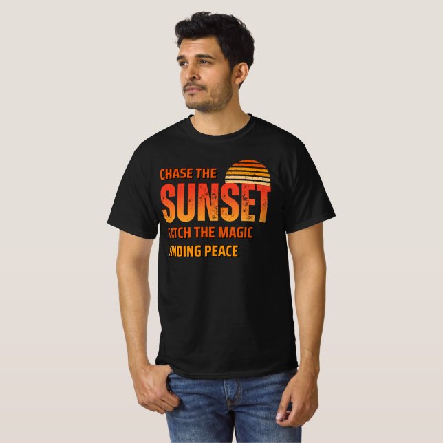 T-shirt Poursuivre Le Coucher Du Soleil (Devant entier)