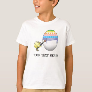 T-shirt Poussin jaune peint un œuf de Pâques coloré