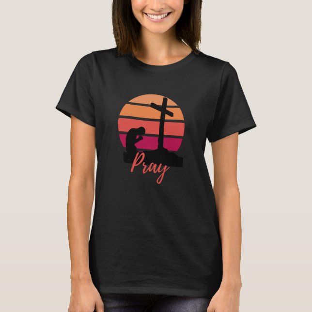 T-shirt Pray Retro Sunset Silhouette of Man kneeling to Cr (Devant)