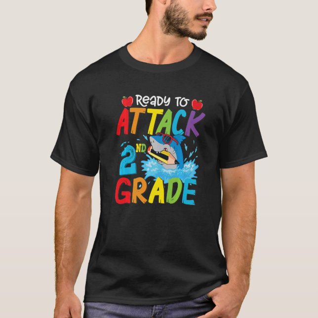 T-shirt Prêt À Attaquer Les Garçons De Requin De 2E Année  (Devant)
