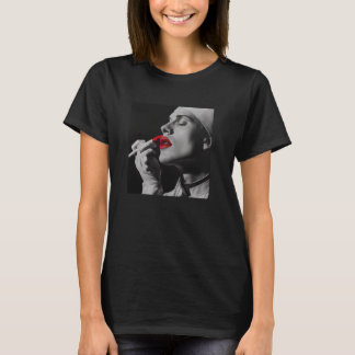 T-shirt prêtre rebelle avec du rouge à lèvres, prêtre rebe