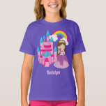 T-shirt Princesse Castle Fairytale Birthday Girl<br><div class="desc">A pretty personalized princess birthday t-shirt featuring a beautiful little girl in a queen ball gown with pink bows standing in front of a pink and ice blue castle. Une fête cute vend pour une petite fille. Add your child's name underneath the castle steps of this fairy tale design.</div>