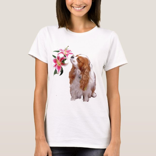 T-shirt Printemps avec un Cavalier King Charles Spaniel (Devant)