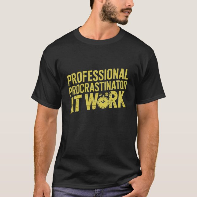 T-shirt Procrastinateur professionnel au travail (Devant)