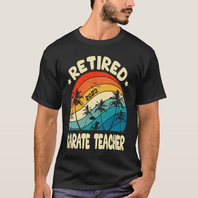T-shirt Professeur de karaté à la retraite Rétro Cadeau de (Devant)