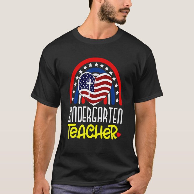 T-shirt Professeur de maternelle arc-en-ciel de cœur Drape (Devant)