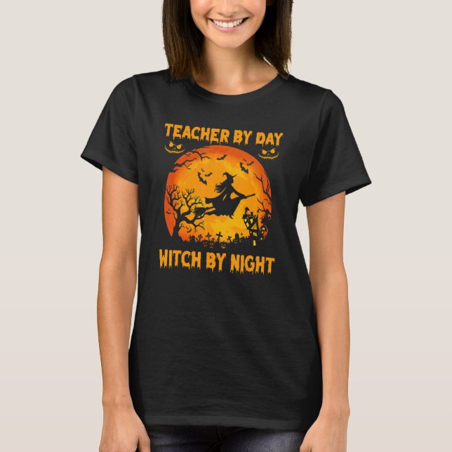 T-shirt Professeur Par Jour Sorcière Par Sorcière De Nuit  (Devant)