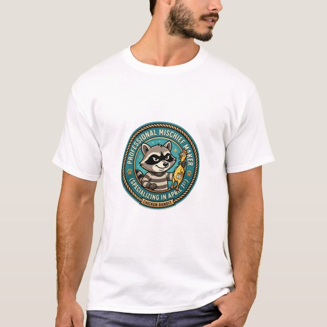 T-shirt Professional Mischief Maker Raccoon Funny Tee (Devant)