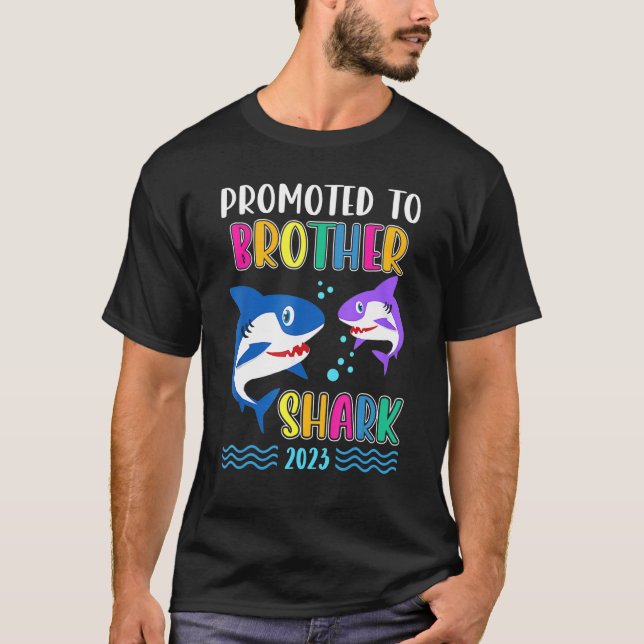T-shirt Promoted to Brother Shark 2023 First Time Brother  (Devant)