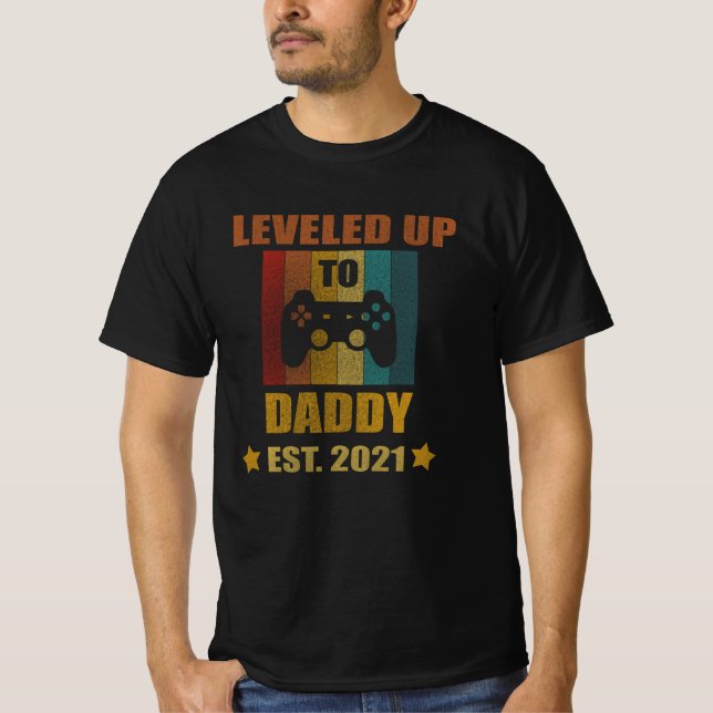 T-shirt Promu À Daddy EST.2021 Leveled To Dad (Devant)