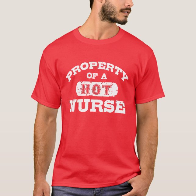 T-shirt Propriété D'Une Infirmière Chaude (Devant)
