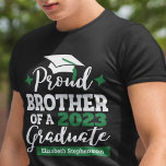 T-shirt Proud Brother 2023 diplômé noir vert nom casquette<br><div class="desc">Célébrez la remise des diplômes de votre frère ou de votre soeur avec ce t-shirt moderne avec la typographie "Fier FRÈRE d'un diplômé de 2023" en noir et vert ; customisez facilement ce t-shirt avec l'année de remise des diplômes et le nom du diplômé en éditant les champs modèles. Ce...</div>