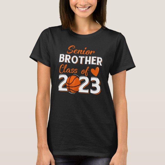 T-shirt Proud Brother Of A 2023 Senior Basketball Graduati (Devant)