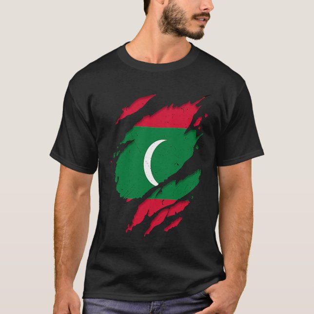 T-shirt Proud Dhivehin Torn Ripped Maldives Flag (Devant)