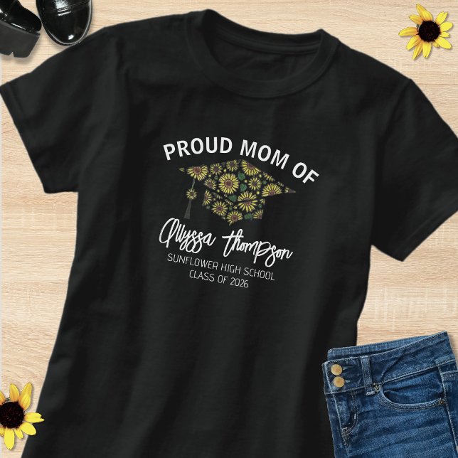 T-shirt Proud Mom Class Of 2026 Graduate Floral Grad Cap (Créateur téléchargé)