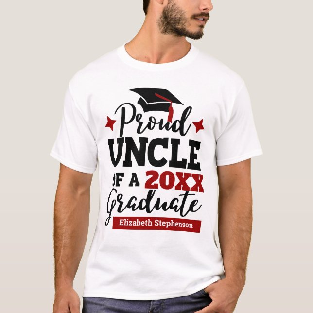 T-shirt Proud Uncle 2022 diplômé noir rouge nom du casquet (Devant)