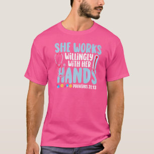 T-shirt Proverbes 31 Elle Travaille Avec Volonté Avec Ses