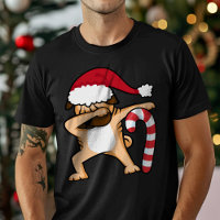 Pug faisant le dab avec un chapeau de Noël et une