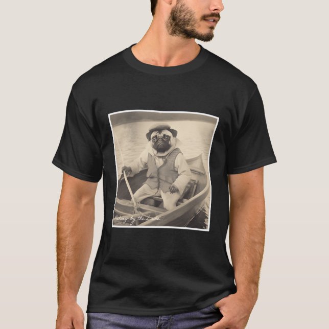 T-shirt Pug pêchant sur un bateau (Devant)