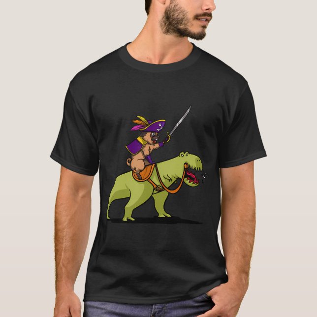 T-shirt Pug Pirate à cheval sur un dinosaure T-Rex (Devant)
