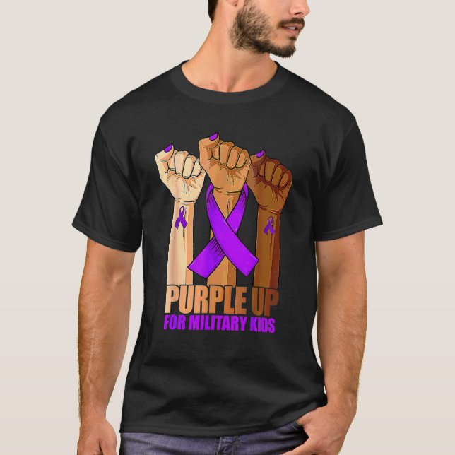 T-shirt Purple Up For Military Kids Lever La Main Hommes F (Devant)