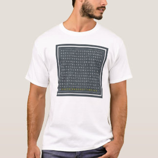 T-shirt Puzzle foncé, chemise blanche