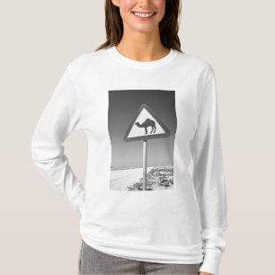 T-shirt Qatar, Al Zubarah. Panneau de signalisation de pas