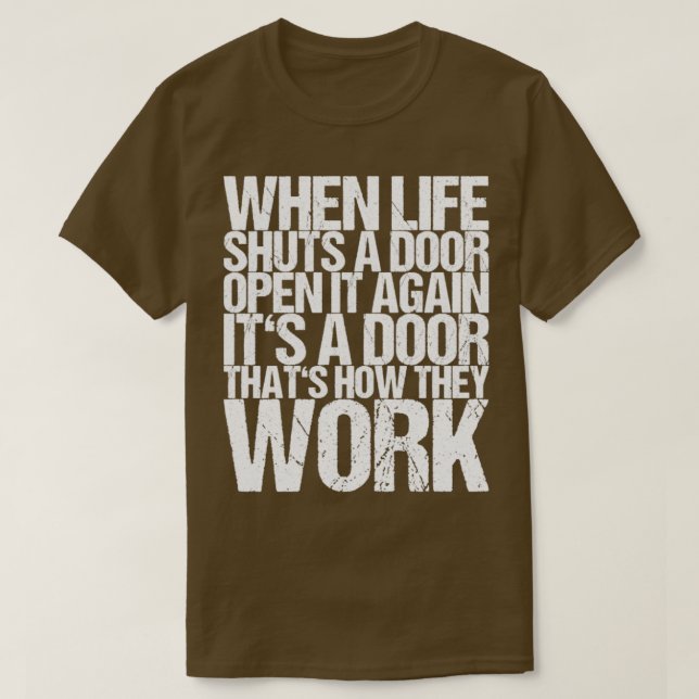 T-shirt Quand La Vie Coupe Une Porte L'Ouvre De Nouveau C' (Design devant)