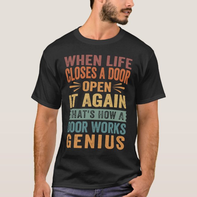 T-shirt Quand La Vie Ferme Une Porte Ouvre À Nouveau Sarca (Devant)