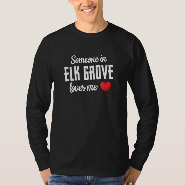T-shirt Quelqu'un à Elk Grove m'aime (Devant)
