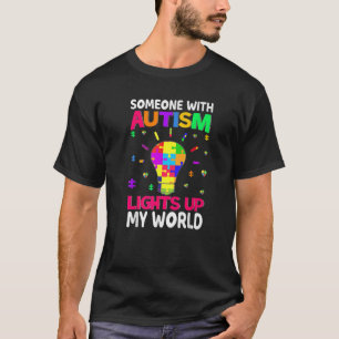 T-shirt Quelqu'Un De L'Autisme Éclairage Mon Monde L'Autis