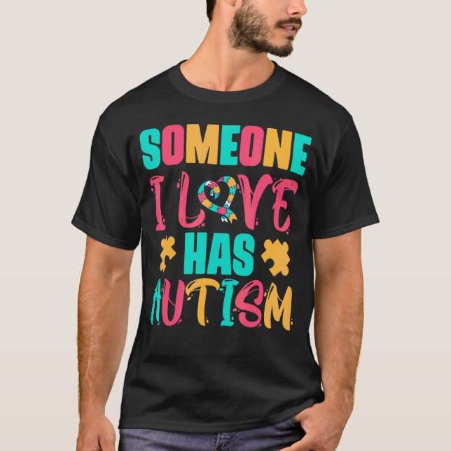 T-shirt Quelqu'Un Que J'Aime A De L'Autisme (Devant)