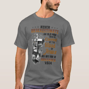 T-shirt Qui Est Couvert Par Le Sang De Jésus Né À Novem