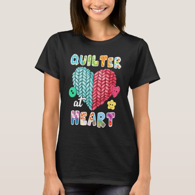 T-shirt Quilting  Quilter At Heart Quilt Sewing Is My Favo (Devant)