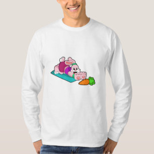 T-shirt Rabbit avec carotte au Yoga sur tapis de Yoga