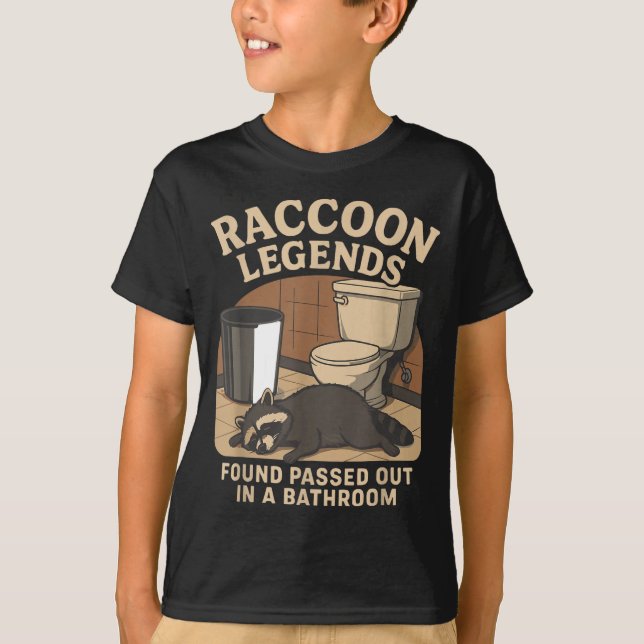 T-shirt Raccoon Legends Found Ped Out In A Bathroom Trashe (Devant)