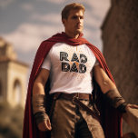 T-shirt Rad Papa Don de l'enfant au père Typographie noire<br><div class="desc">C'est un cadeau parfait d'un enfant à un père de famille pour la Fête des pères. Le design est composé de typographie noire avec rayons de soleil orange.</div>