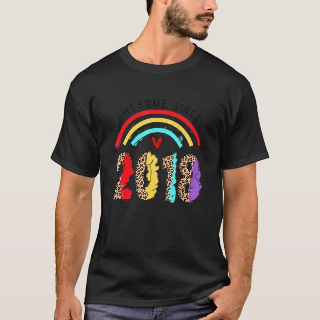 T-shirt Rainbow Awesome depuis 2018 C'est mon 4e anniversa (Devant)