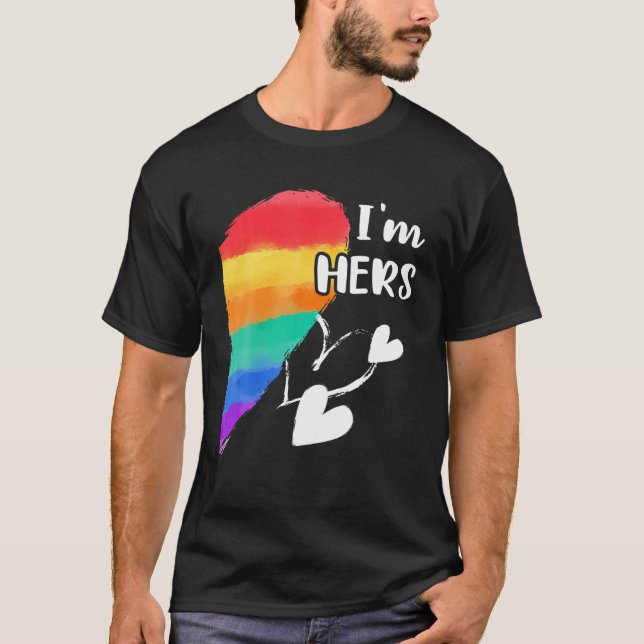 T-shirt Rainbow LGBT Heart Je suis Hers Pour Couples Gay,  (Devant)