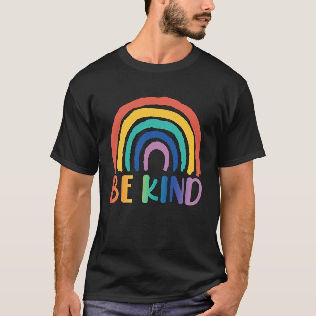 T-shirt Rainbow Soyez Chère Personne Derrière Moi Le Monde (Devant)