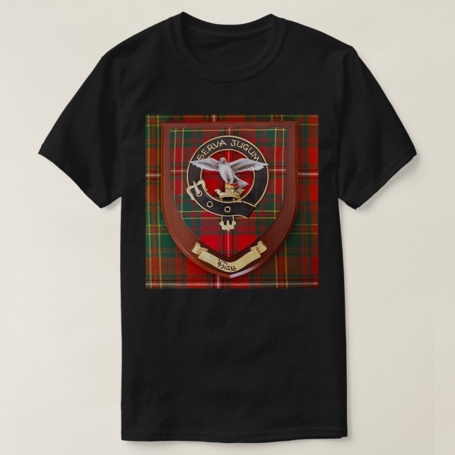 T-shirt Real Clan Hay Crest on Kilt Ancient Hay Tartan (Design devant)