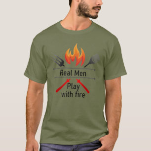 T-shirt Real Men Play with Fire Fun BBQ Citation Adulte