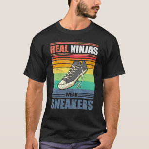 T-shirt Real Ninjas porter Basket chaussures Vintage pied