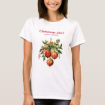 T-shirt Red Christmas Baubles avec Holly Festive<br><div class="desc">T-shirt de Noël avec une illustration de style vintage. 3 boules de Noël rouges entourées de saints verts et de baies. Design rétro élégant.</div>