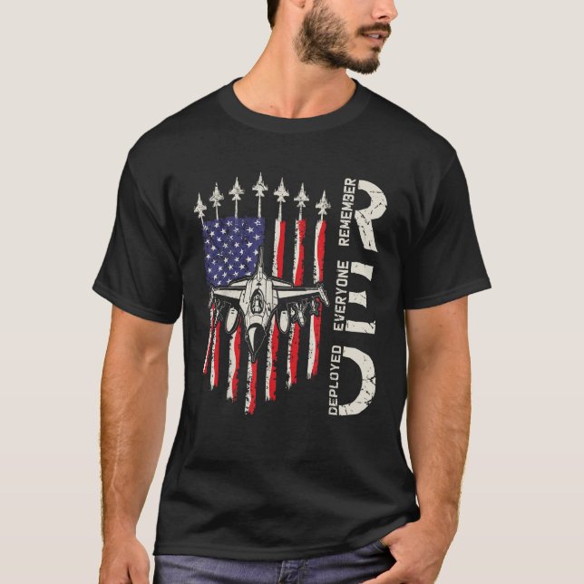T-shirt RED Friday Remember Everyone Deployed Fighter Jet  (Devant)