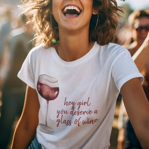 T-shirt Red Hey Girl Vous Méritez Un Verre De Vin Citation