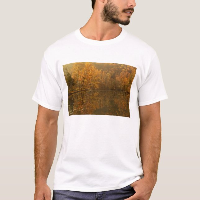 T-shirt Reflets d'automne sur l'étang. (Devant)
