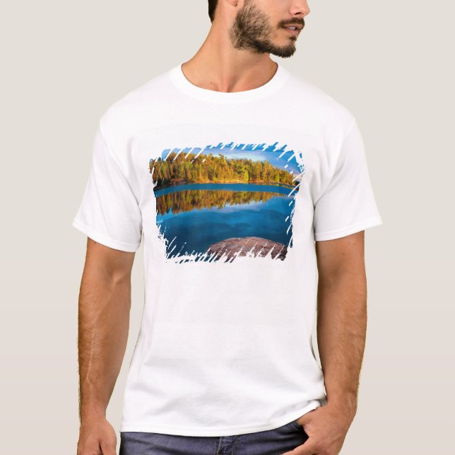 T-shirt Reflets de début de soirée dans les eaux limitroph (Devant)