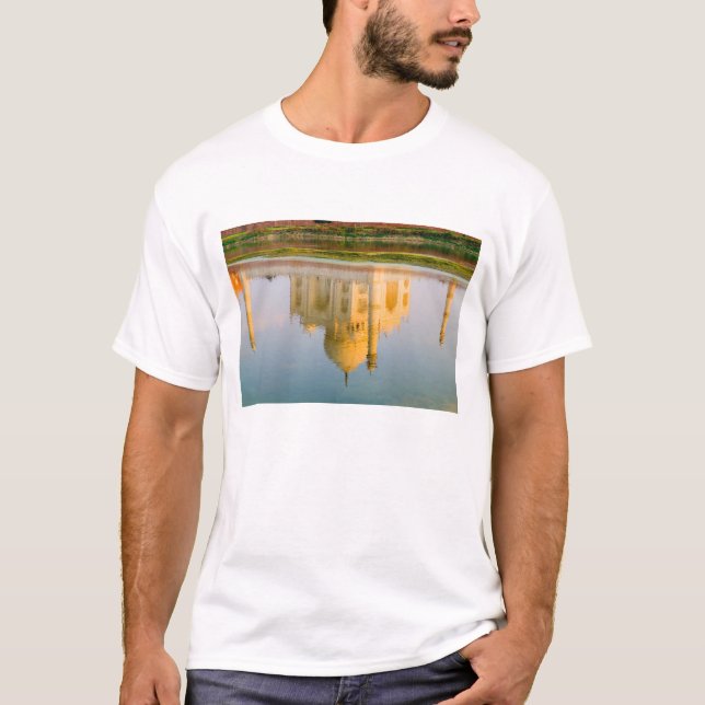 T-shirt Réflexion du célèbre temple Taj Mahal au monde (Devant)