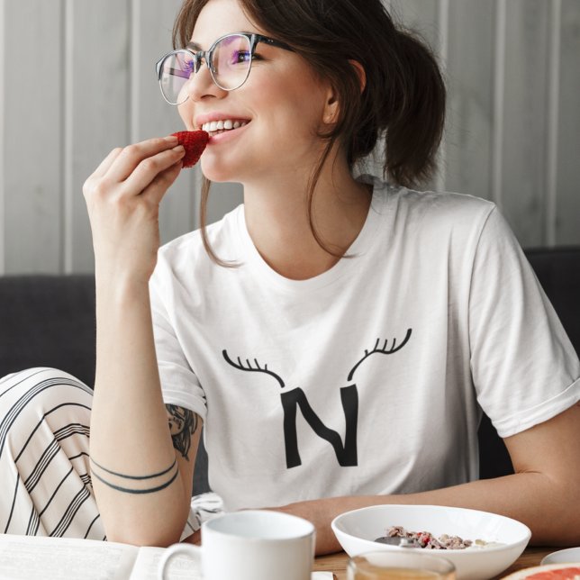 T-shirt Reindeder Antlers Moderne Premier Monogramme de No (Créateur téléchargé)